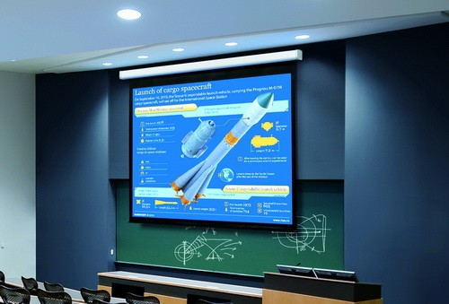 Ekran elektryczny LUPUS 234x146 cm (16:10)